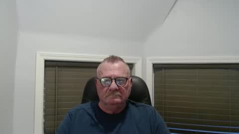 Snapshot of oldguybigd chatting on November 10, 2025, 12:31 am oldguybigd online show from November 10, 2025, 12:31 am
