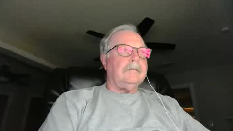 Snapshot of oldlakeguy chatting on December 19, 2024, 3:07 am OldLakeGuy online show from December 19, 2024, 3:07 am
