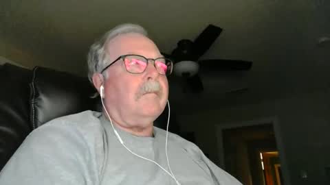 Snapshot of oldlakeguy chatting on December 19, 2024, 7:07 am OldLakeGuy online show from December 19, 2024, 7:07 am