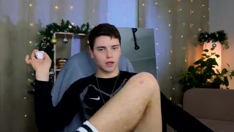 Snapshot of olie_sparkle chatting on December 13, 2025, 9:20 pm Olie online show from December 13, 2025, 9:20 pm