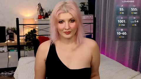 Snapshot of olisunny5 chatting on December 8, 2024, 12:19 pm OliSunny Olivia online show from December 8, 2024, 12:19 pm