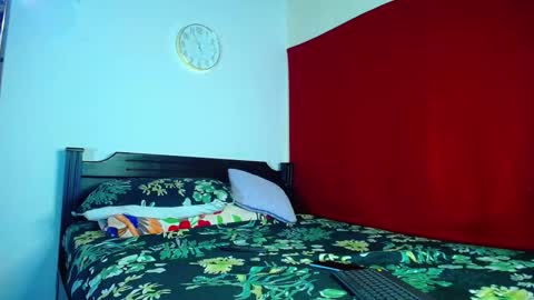 Snapshot of oliver_and_megan chatting on September 22, 2025, 9:55 am Oliver and MeganIndependent online show from September 22, 2025, 9:55 am