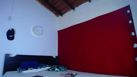 Snapshot of oliver_and_megan chatting on October 19, 2025, 2:23 am Oliver and MeganIndependent online show from October 19, 2025, 2:23 am