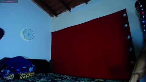 Snapshot of oliver_and_megan chatting on November 9, 2025, 8:01 am Oliver and MeganIndependent online show from November 9, 2025, 8:01 am