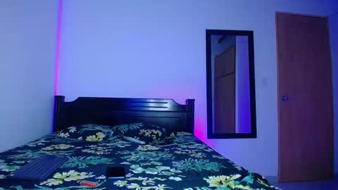 Snapshot of oliver_and_megan chatting on December 2, 2025, 8:41 am Oliver and MeganIndependent online show from December 2, 2025, 8:41 am