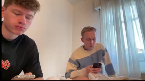 Snapshot of oliver_and_thomas chatting on October 15, 2025, 4:18 pm Oliver and Thomas online show from October 15, 2025, 4:18 pm