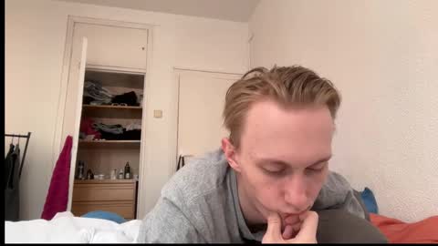 Snapshot of oliver_and_thomas chatting on October 16, 2025, 10:16 am Oliver and Thomas online show from October 16, 2025, 10:16 am