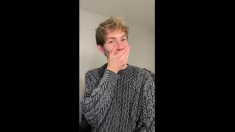 Snapshot of oliver_beck chatting on December 4, 2024, 2:31 am Oliver Beck online show from December 4, 2024, 2:31 am