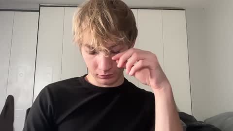 Snapshot of oliver_beck chatting on December 9, 2024, 7:18 pm Oliver Beck online show from December 9, 2024, 7:18 pm