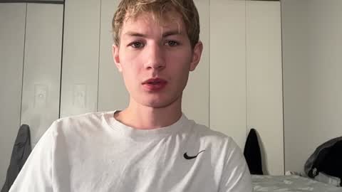 Snapshot of oliver_beck chatting on December 13, 2024, 2:43 am Oliver Beck online show from December 13, 2024, 2:43 am