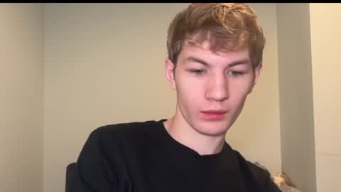 Snapshot of oliver_beck chatting on December 24, 2024, 7:33 pm Oliver Beck online show from December 24, 2024, 7:33 pm