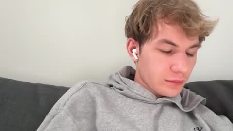 Snapshot of oliver_beck chatting on January 6, 2025, 3:09 am Oliver Beck online show from January 6, 2025, 3:09 am