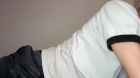 Snapshot of oliver_beck chatting on March 1, 2025, 2:15 am Oliver Beck online show from March 1, 2025, 2:15 am