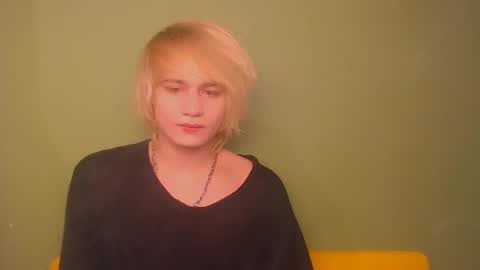 Snapshot of oliver_sweet_ chatting on January 16, 2025, 1:58 am Oliver online show from January 16, 2025, 1:58 am