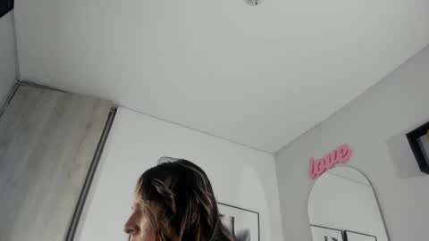 Snapshot of olivia_collisn chatting on September 17, 2025, 12:07 pm Olivia Collins online show from September 17, 2025, 12:07 pm