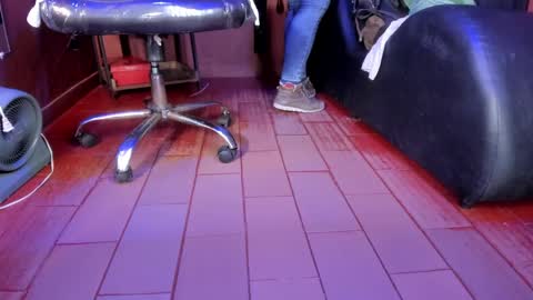   online show from January 19, 2025, 12:50 pm