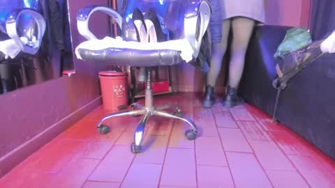   online show from February 6, 2025, 1:10 pm