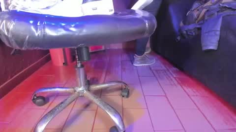   online show from February 8, 2025, 1:01 pm