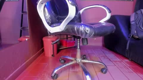   online show from February 9, 2025, 1:03 pm