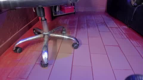   online show from February 25, 2025, 12:55 pm