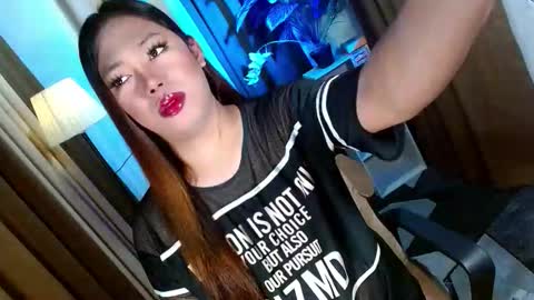 Miss OLIVIA online show from November 8, 2025, 9:09 am