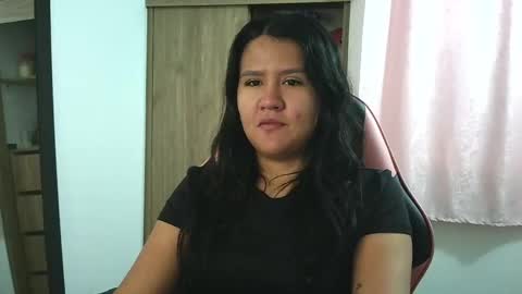 Olivia online show from November 12, 2025, 1:33 pm