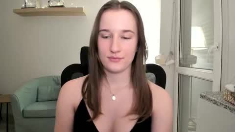 Oliwiaa2004 online show from December 15, 2024, 9:09 pm