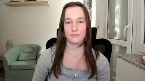 Oliwiaa2004 online show from February 3, 2025, 5:56 pm