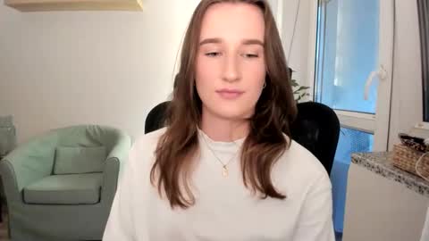 Oliwiaa2004 online show from September 12, 2025, 4:29 pm