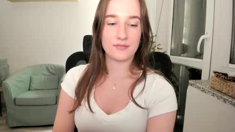 Oliwiaa2004 online show from September 16, 2025, 7:04 pm