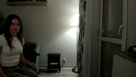 Oliwiaa2004 online show from December 15, 2025, 6:56 pm