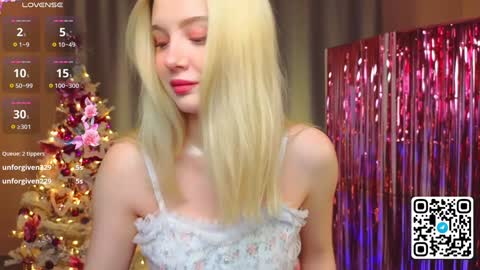 Snapshot of oliviabr0wn chatting on January 8, 2025, 2:03 am Olivia online show from January 8, 2025, 2:03 am