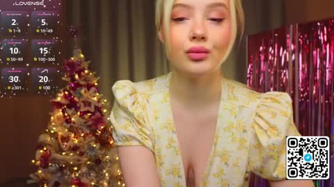 Snapshot of oliviabr0wn chatting on January 17, 2025, 2:08 am Olivia online show from January 17, 2025, 2:08 am