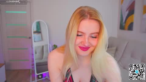 Snapshot of oliviabr0wn chatting on September 14, 2025, 2:11 am Olivia online show from September 14, 2025, 2:11 am