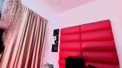 OliviaMonroe online show from December 5, 2025, 8:49 pm