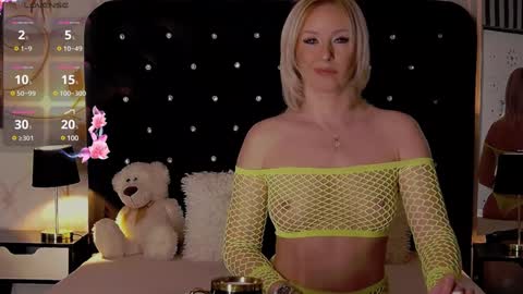 Snapshot of oliviashaw23 chatting on December 29, 2024, 6:35 am Olivia online show from December 29, 2024, 6:35 am