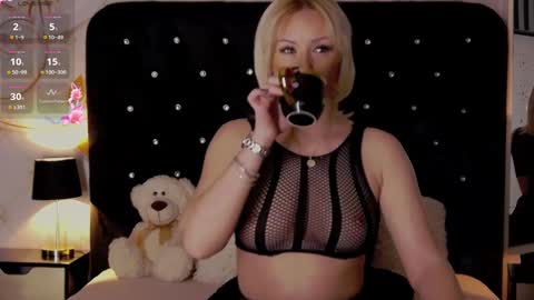 Snapshot of oliviashaw23 chatting on January 23, 2025, 4:52 am Olivia online show from January 23, 2025, 4:52 am