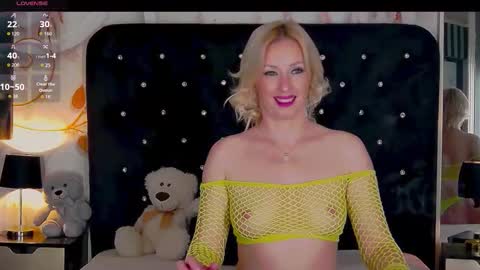 Snapshot of oliviashaw23 chatting on October 21, 2025, 10:10 pm Olivia online show from October 21, 2025, 10:10 pm
