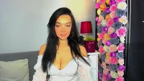 Snapshot of oliviawomen chatting on December 17, 2025, 7:25 am OliviaWomen online show from December 17, 2025, 7:25 am