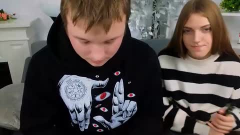 Snapshot of ollistiw chatting on November 28, 2025, 8:28 am Olli and Stiw online show from November 28, 2025, 8:28 am