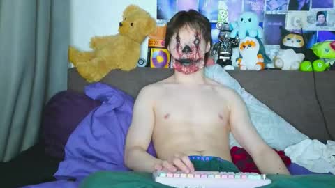 Snapshot of ololkd chatting on October 31, 2025, 8:32 pm Tony online show from October 31, 2025, 8:32 pm