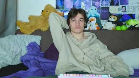 Snapshot of ololkd chatting on November 4, 2025, 8:52 pm Tony online show from November 4, 2025, 8:52 pm