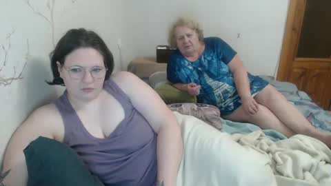 OlyaAndNetty online show from February 19, 2025, 8:41 pm