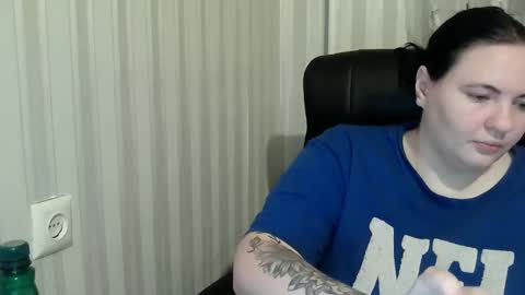 OlyaAndNetty online show from October 22, 2025, 7:02 pm