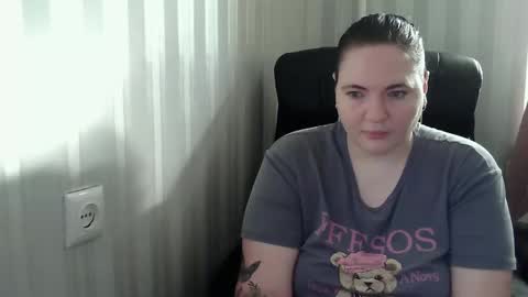 OlyaAndNetty online show from October 27, 2025, 7:23 am