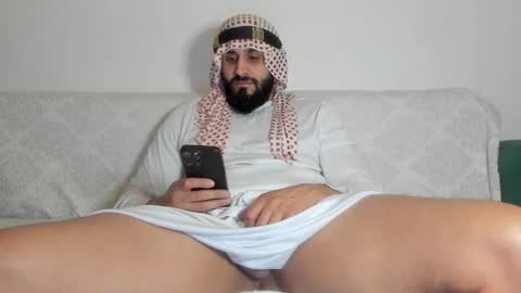 Snapshot of omar_xoxo chatting on November 1, 2025, 8:22 pm Omar online show from November 1, 2025, 8:22 pm