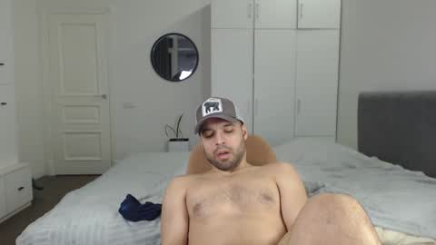 onebestlover online show from March 5, 2025, 3:29 pm