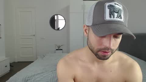 onebestlover online show from March 7, 2025, 12:23 pm