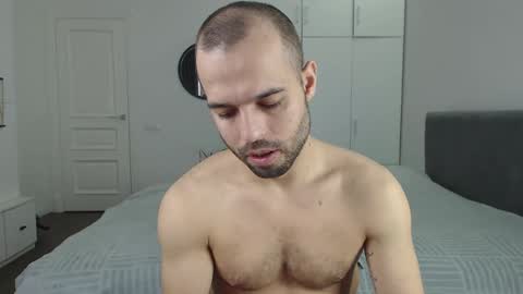 onebestlover online show from March 8, 2025, 9:39 am