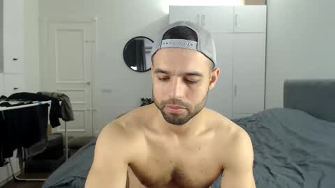 onebestlover online show from November 7, 2025, 8:58 am